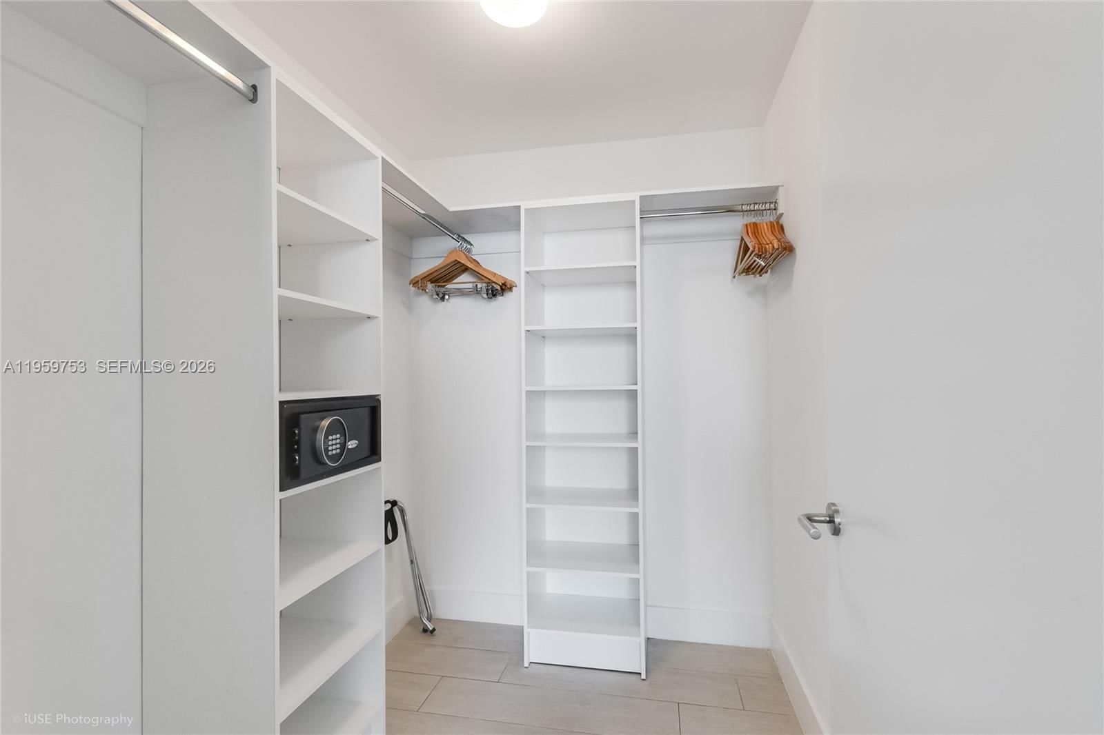 Real estate property located at 4010 Ocean Dr R2204, Broward, 4010 South Ocean Condo, Hollywood, FL