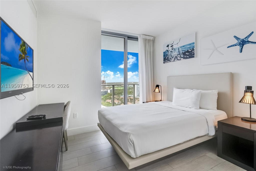 Real estate property located at 4010 Ocean Dr R2204, Broward, 4010 South Ocean Condo, Hollywood, FL