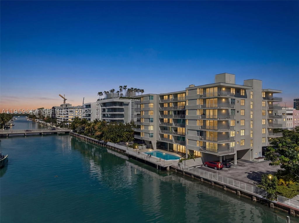 Real estate property located at 9500 Bay Harbor Dr #2H, Miami-dade, St Regis Apts Condo, Bay Harbor Islands, FL