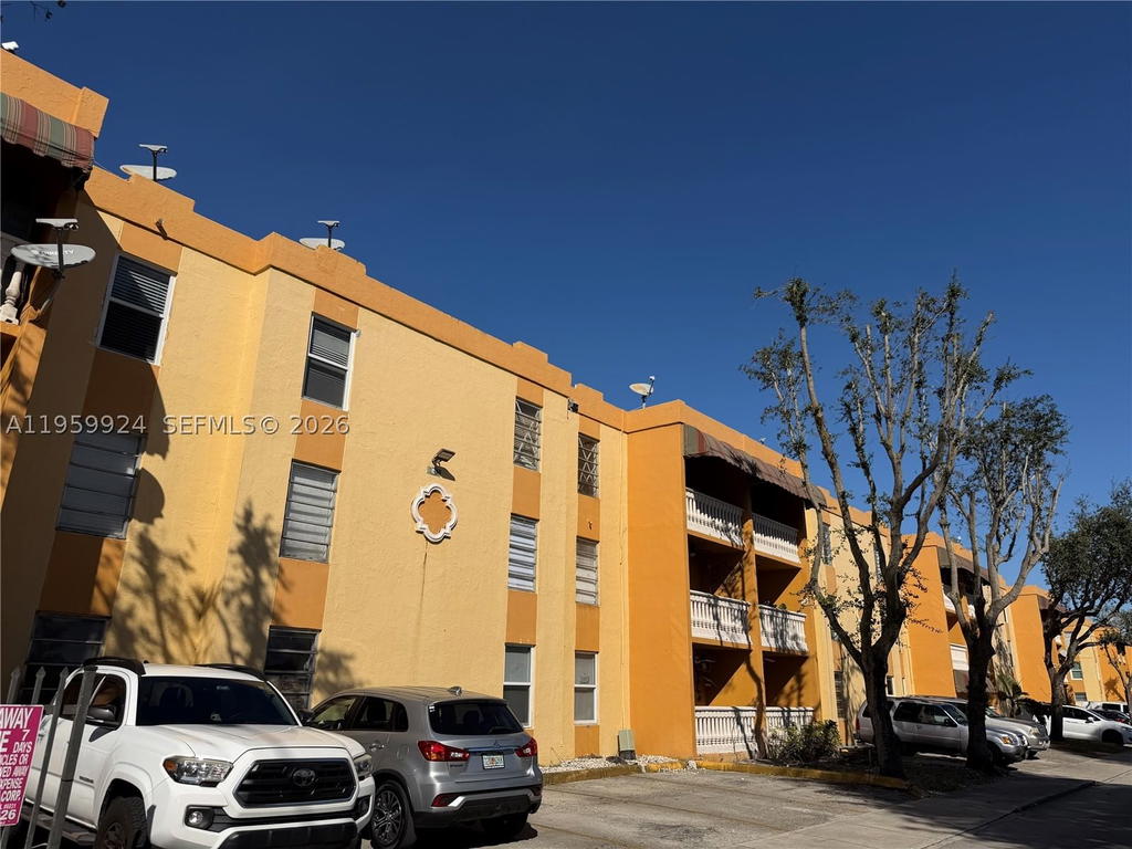 Real estate property located at 575 69th St #205, Miami-dade, Bella Venezia Condo, Hialeah, FL