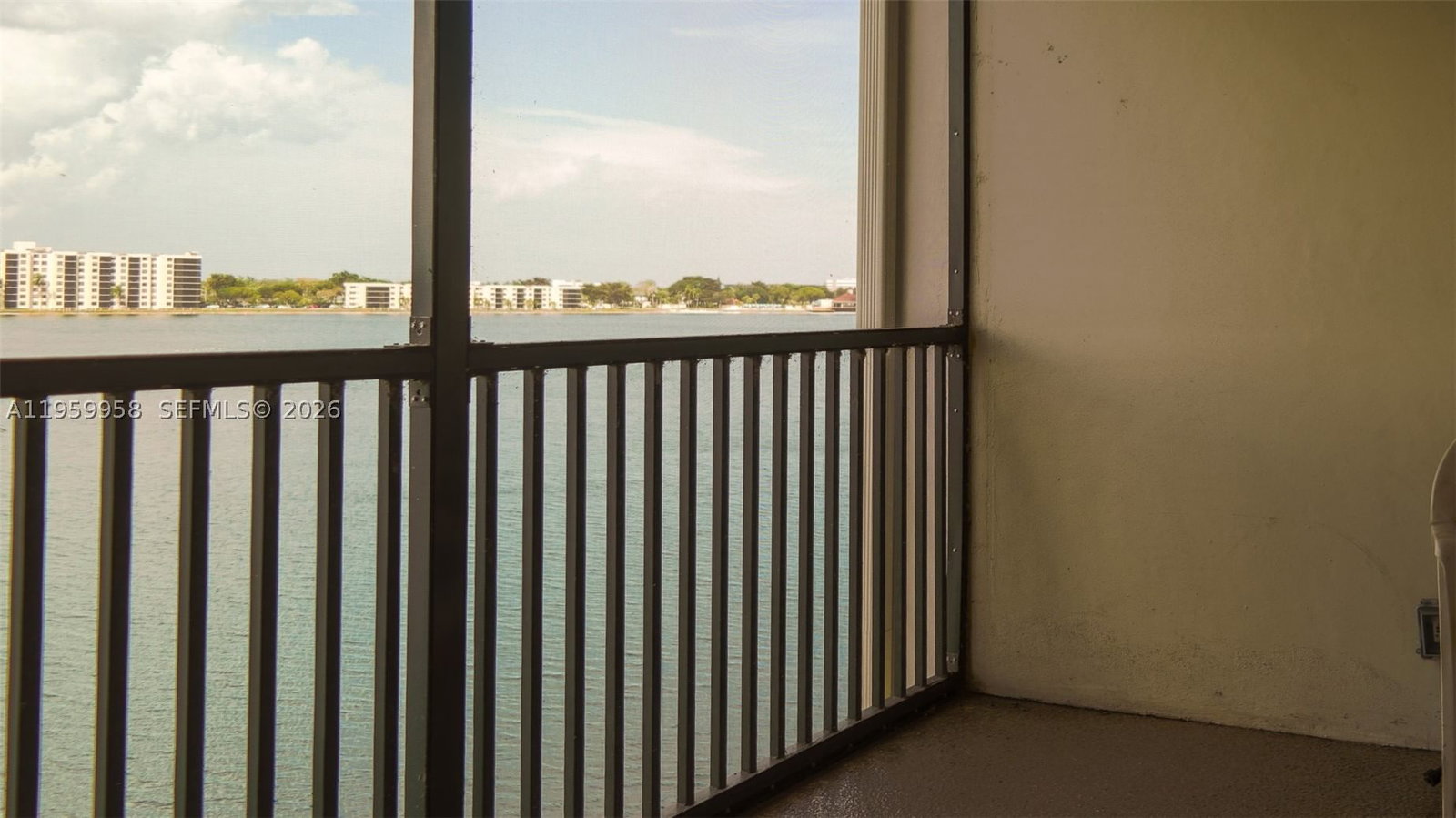 Real estate property located at 116 Lake Emerald Dr #408, Broward, Lake Emerald Condominium, Oakland Park, FL