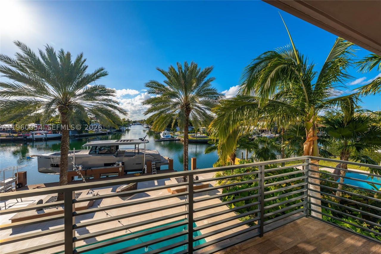 Real estate property located at 12880 Bayshore Dr, Miami-dade, Coronado Harbor, North Miami, FL