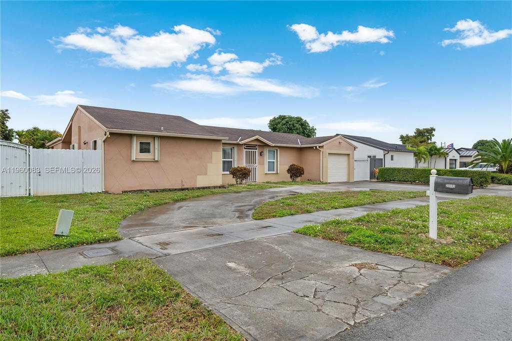 Real estate property located at 20103 57th Pl, Miami-dade, Country Lake Manors Sec 2, Hialeah, FL