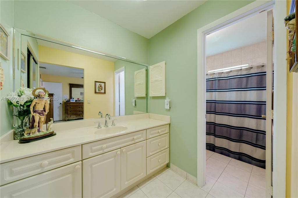Real estate property located at 20103 57th Pl, Miami-dade, Country Lake Manors Sec 2, Hialeah, FL