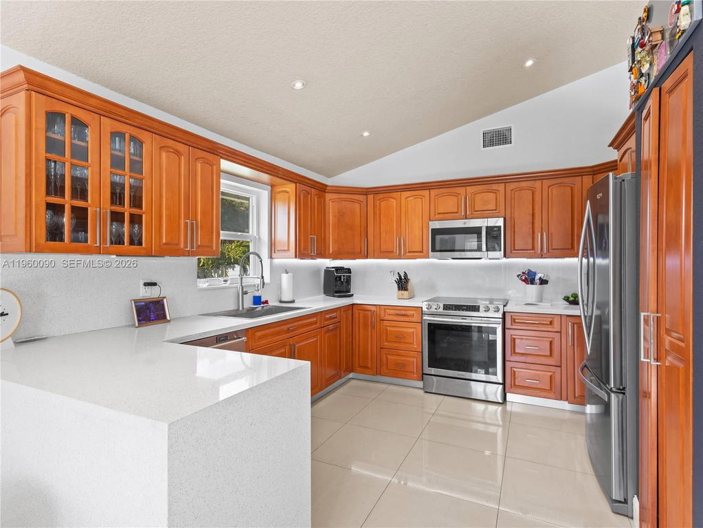 Real estate property located at 20550 7th St, Broward, Chapel Trail Replat, Pembroke Pines, FL
