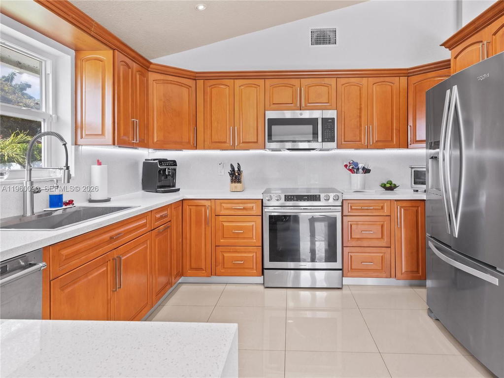 Real estate property located at 20550 7th St, Broward, Chapel Trail Replat, Pembroke Pines, FL