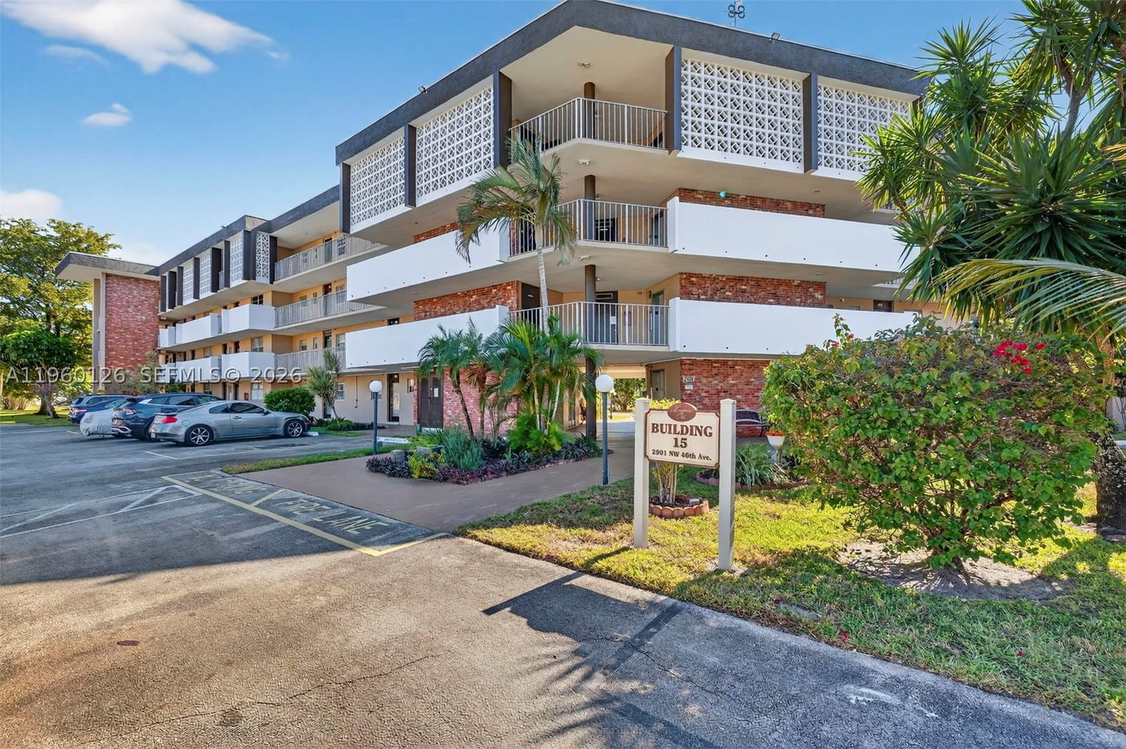 Real estate property located at 2901 46th Ave #306, Broward, Lauderdale Oaks Condo Xv, Lauderdale Lakes, FL