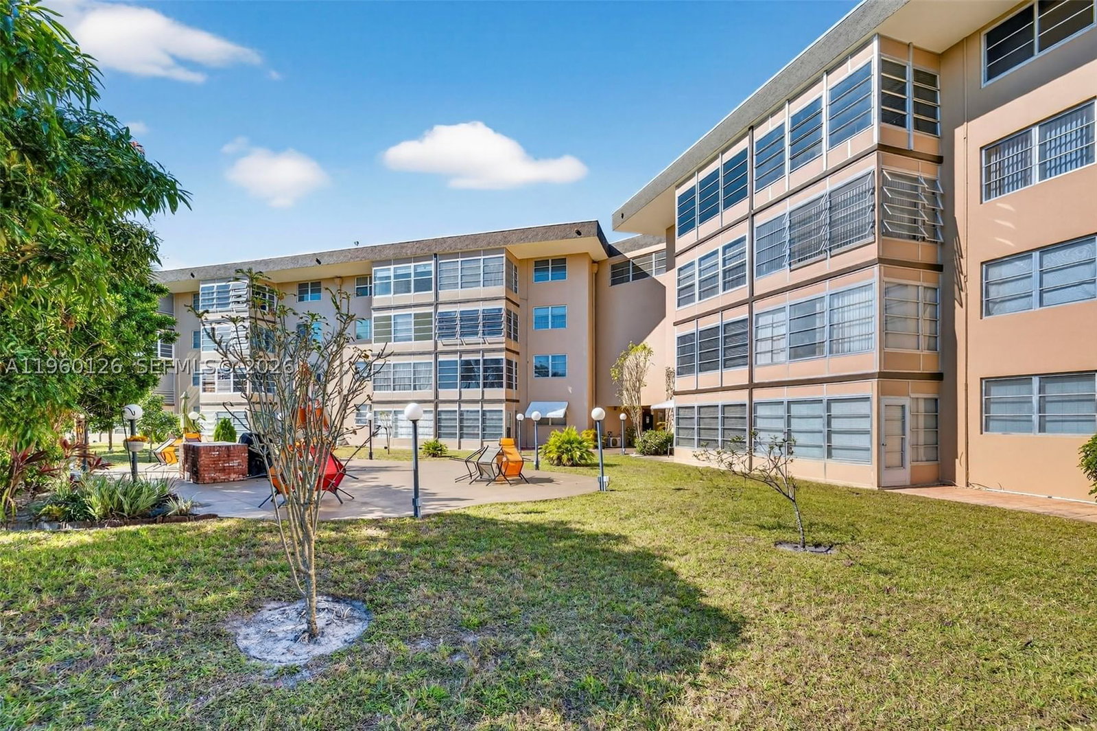 Real estate property located at 2901 46th Ave #306, Broward, Lauderdale Oaks Condo Xv, Lauderdale Lakes, FL