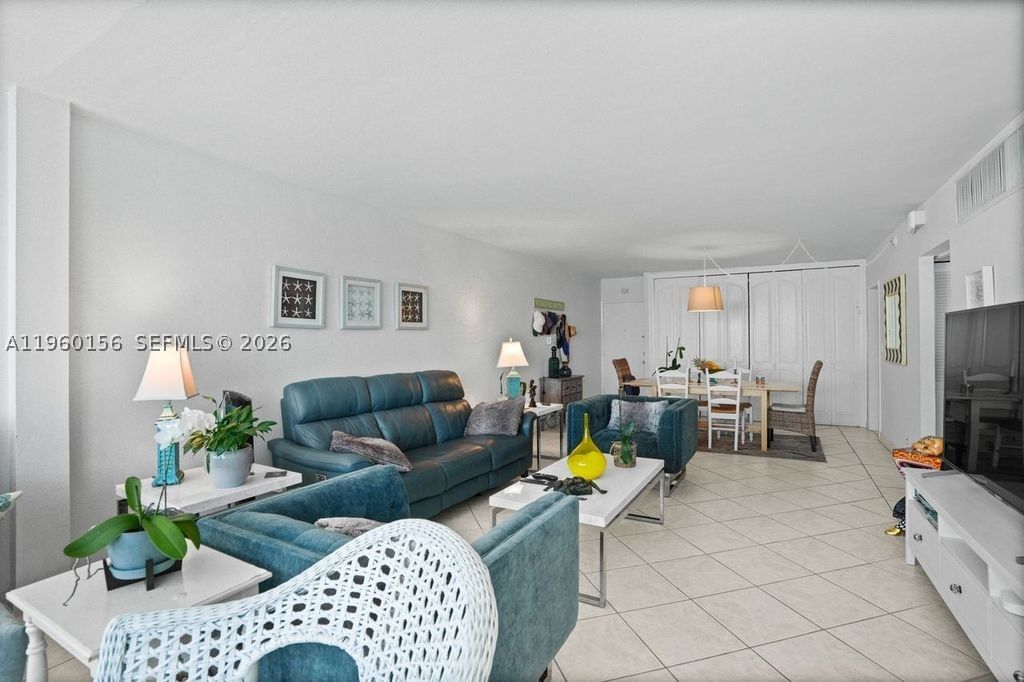 Real estate property located at 5005 Collins Ave #504, Miami-dade, The Carriage Club North C, Miami Beach, FL