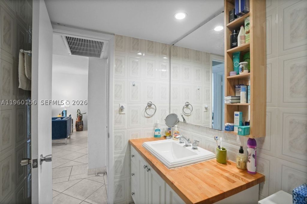 Real estate property located at 5005 Collins Ave #504, Miami-dade, The Carriage Club North C, Miami Beach, FL