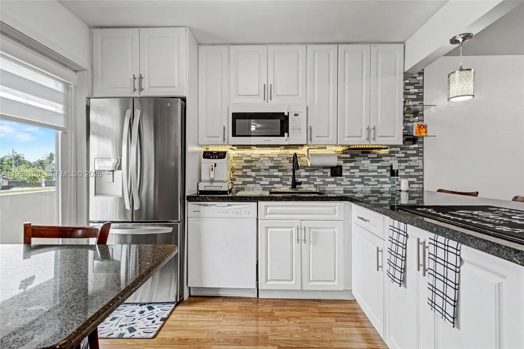 Real estate property located at 5100 Washington St #207, Broward, Hillcrest Country Club Ap, Hollywood, FL