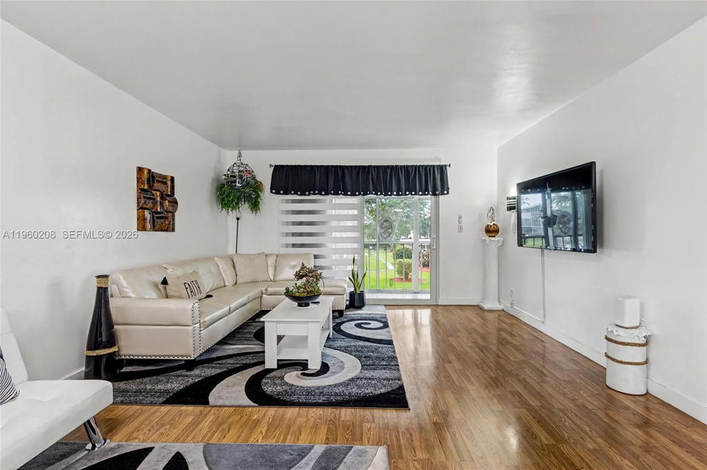 Real estate property located at 5100 Washington St #207, Broward, Hillcrest Country Club Ap, Hollywood, FL