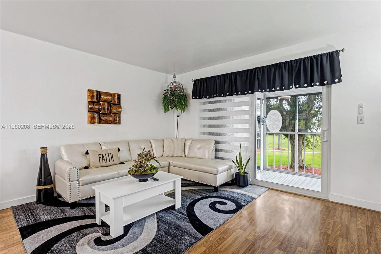 Real estate property located at 5100 Washington St #207, Broward, Hillcrest Country Club Ap, Hollywood, FL