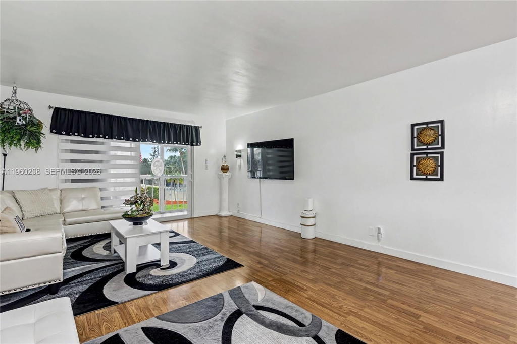 Real estate property located at 5100 Washington St #207, Broward, Hillcrest Country Club Ap, Hollywood, FL
