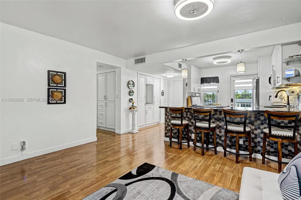 Real estate property located at 5100 Washington St #207, Broward, Hillcrest Country Club Ap, Hollywood, FL