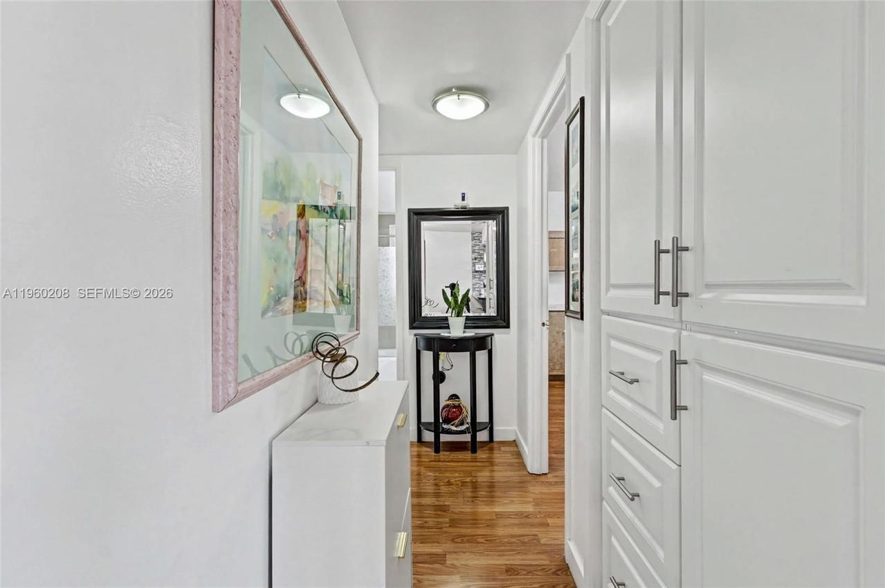 Real estate property located at 5100 Washington St #207, Broward, Hillcrest Country Club Ap, Hollywood, FL