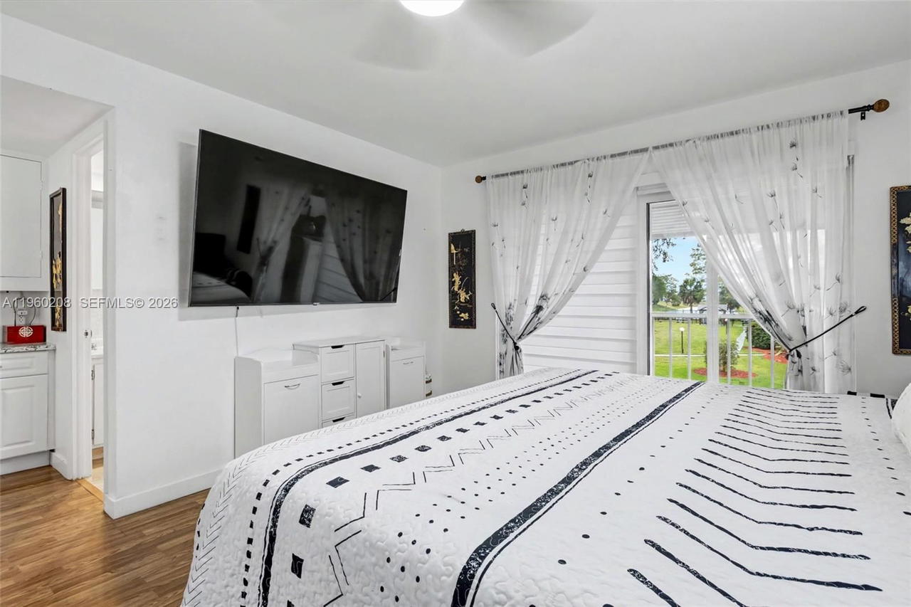 Real estate property located at 5100 Washington St #207, Broward, Hillcrest Country Club Ap, Hollywood, FL