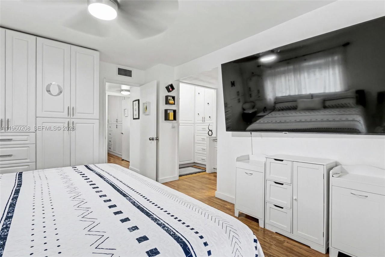 Real estate property located at 5100 Washington St #207, Broward, Hillcrest Country Club Ap, Hollywood, FL