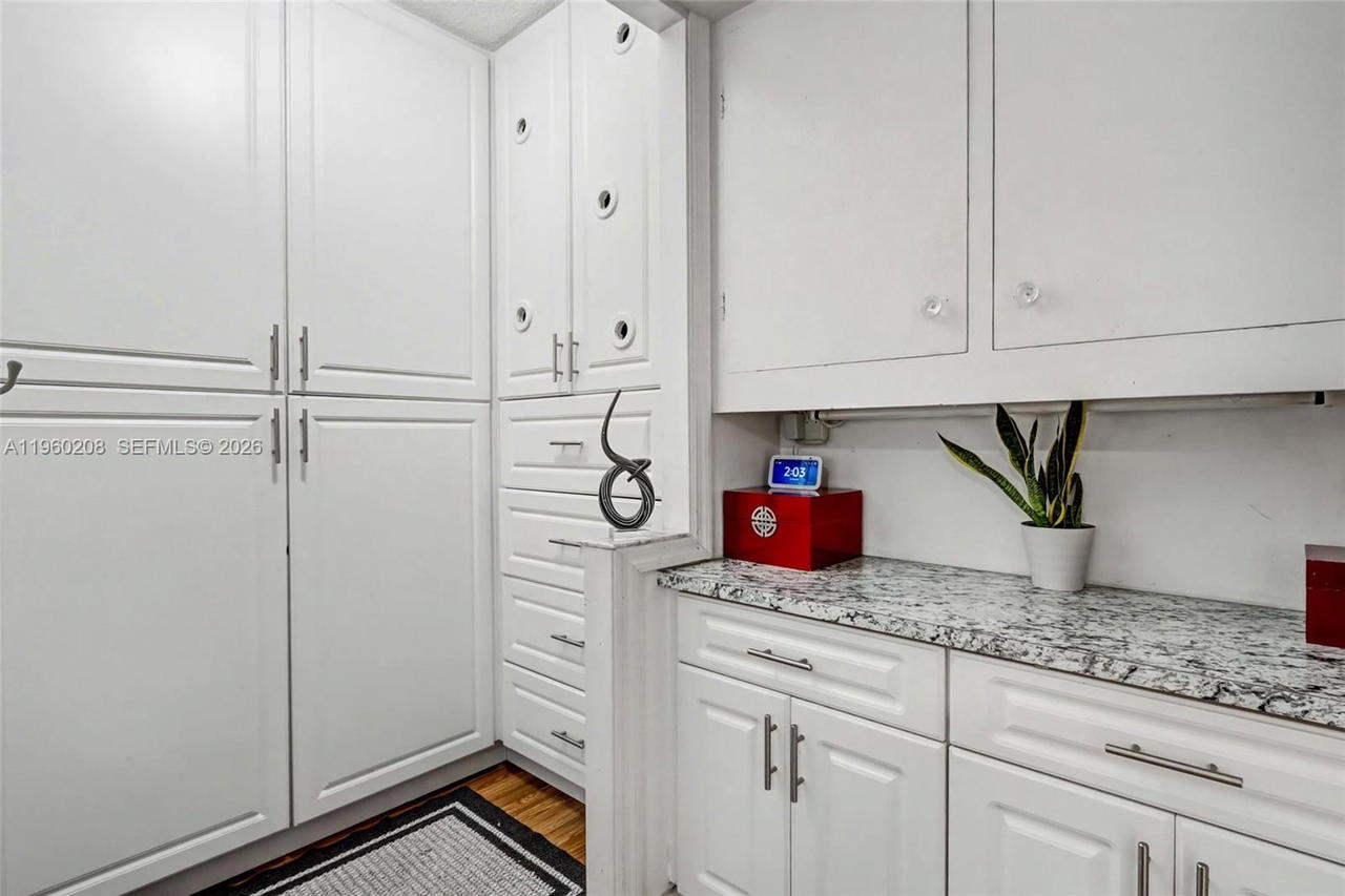 Real estate property located at 5100 Washington St #207, Broward, Hillcrest Country Club Ap, Hollywood, FL