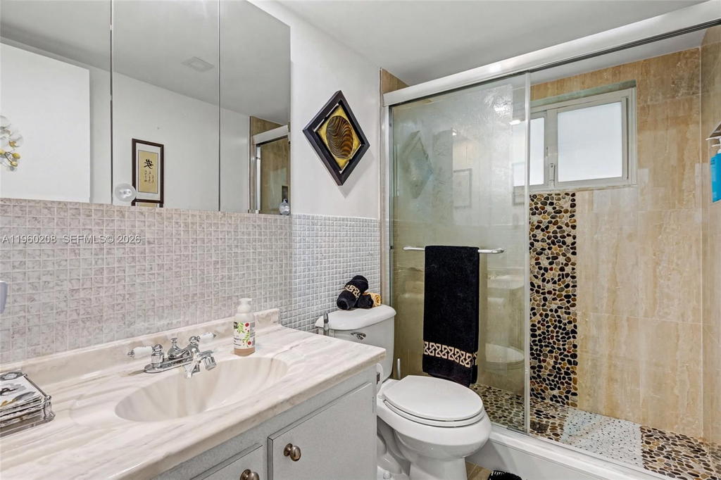 Real estate property located at 5100 Washington St #207, Broward, Hillcrest Country Club Ap, Hollywood, FL