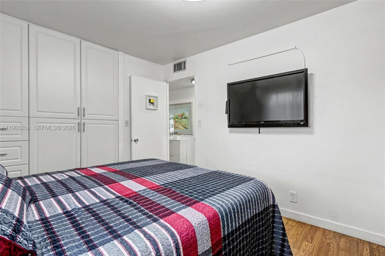 Real estate property located at 5100 Washington St #207, Broward, Hillcrest Country Club Ap, Hollywood, FL