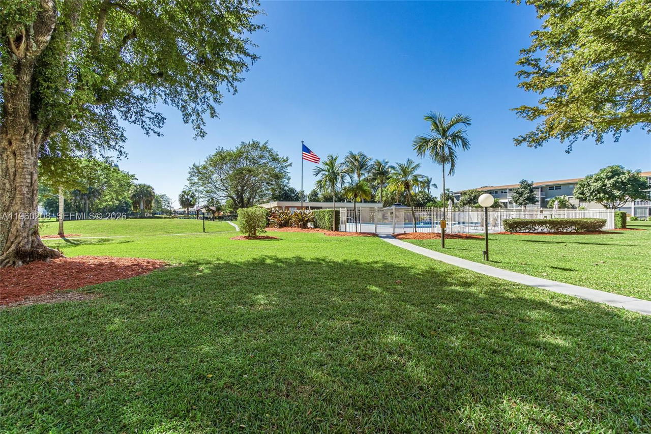 Real estate property located at 5100 Washington St #207, Broward, Hillcrest Country Club Ap, Hollywood, FL