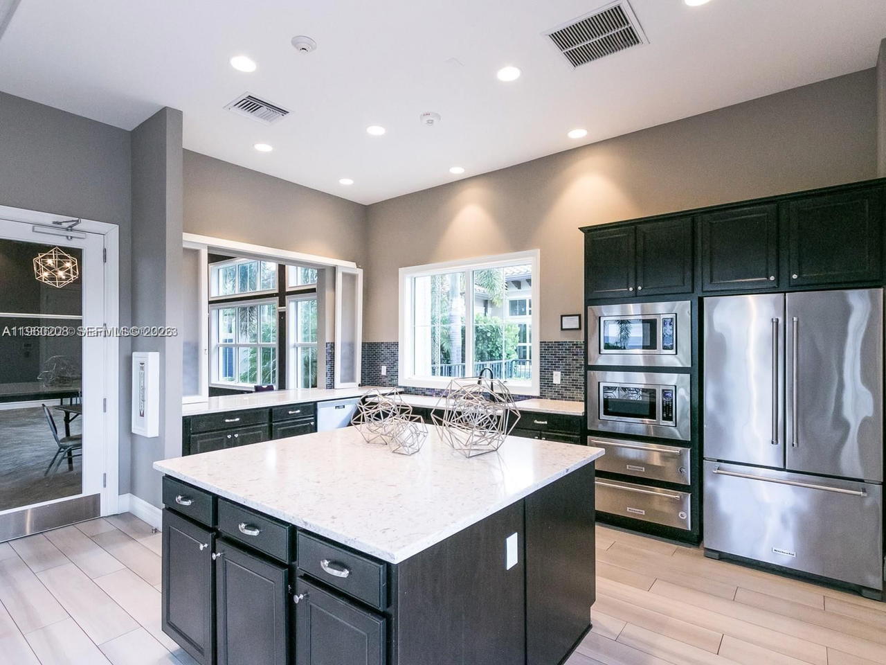 Real estate property located at 5100 Washington St #207, Broward, Hillcrest Country Club Ap, Hollywood, FL