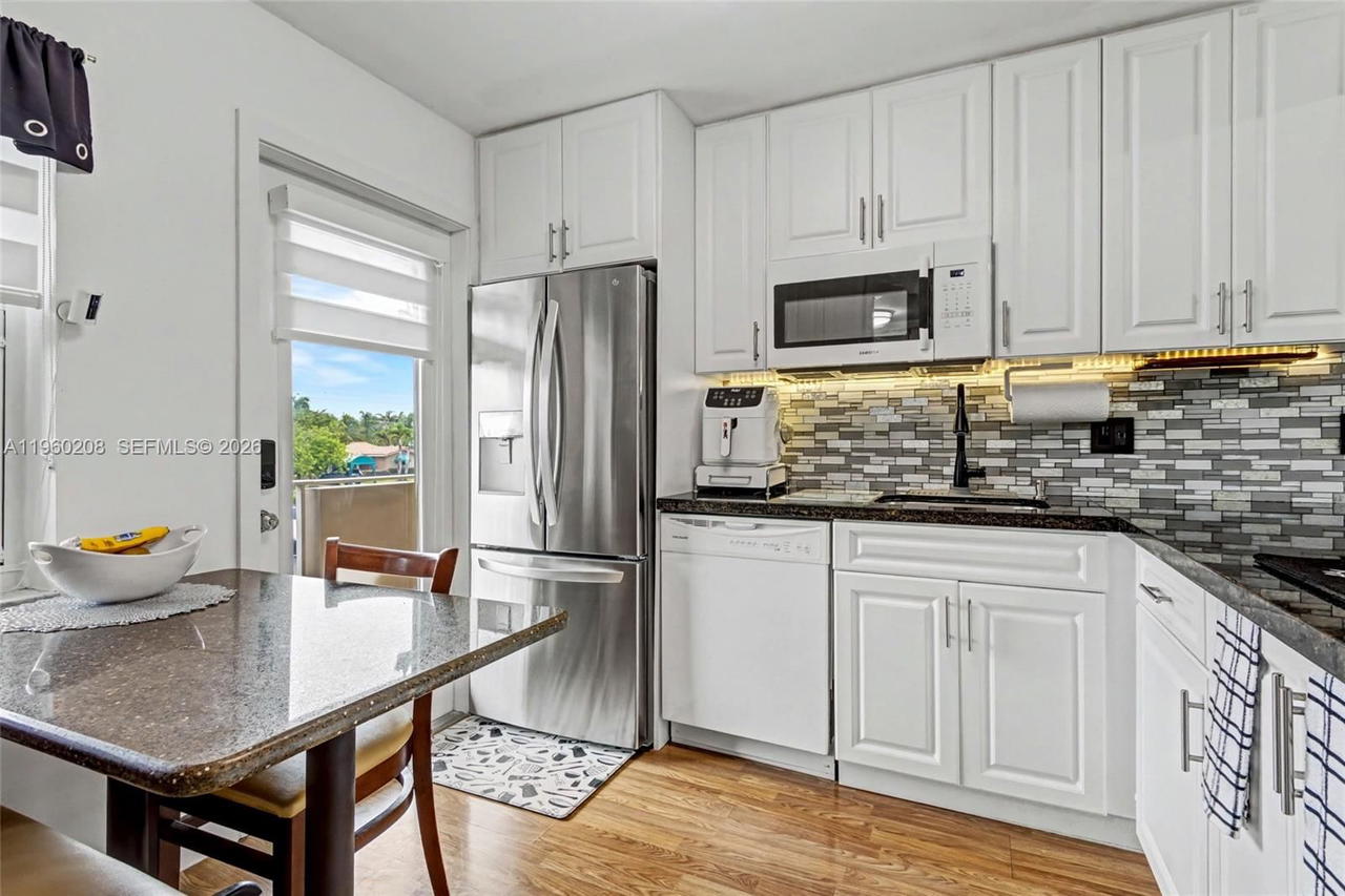 Real estate property located at 5100 Washington St #207, Broward, Hillcrest Country Club Ap, Hollywood, FL
