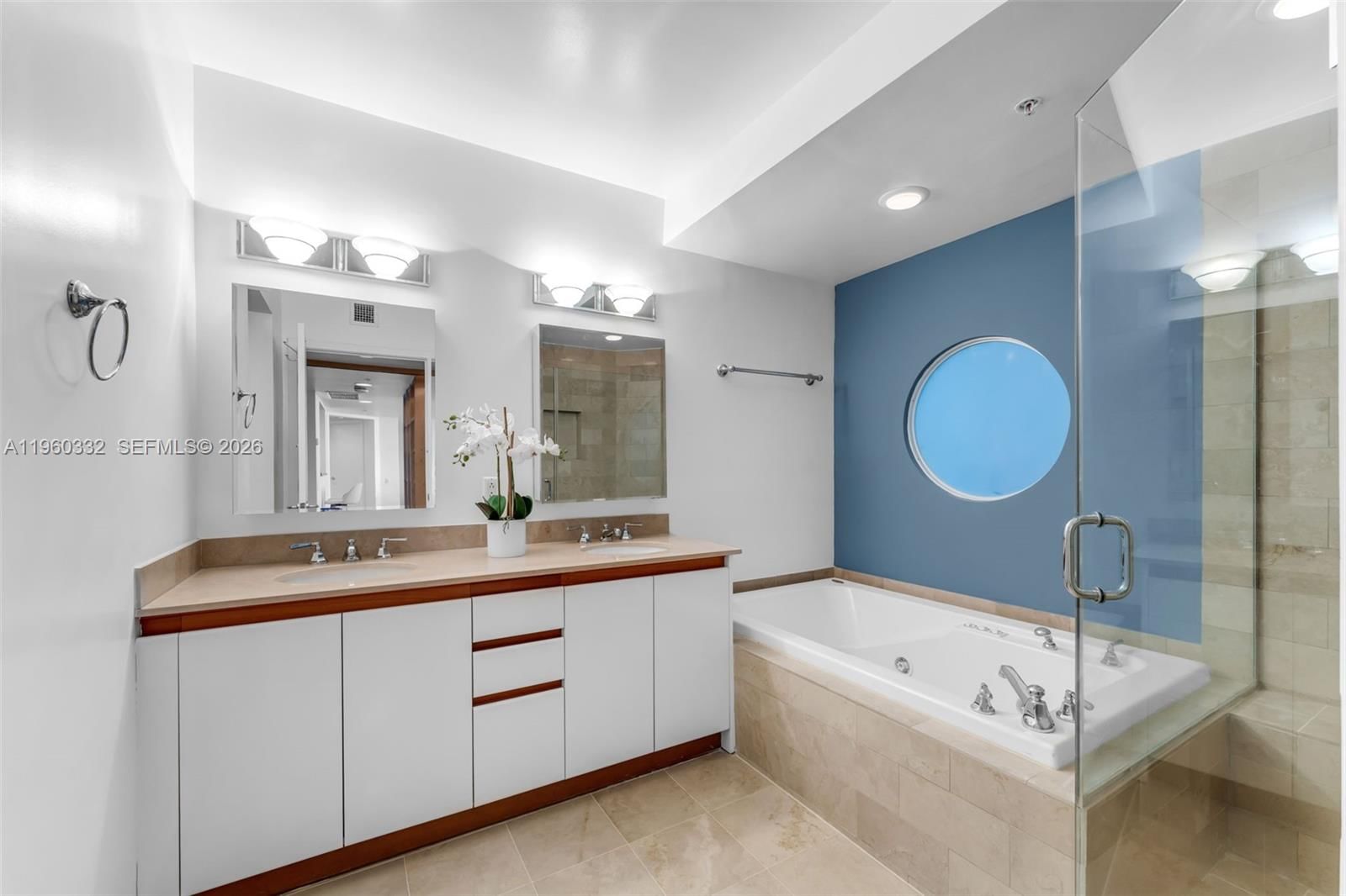 Real estate property located at 1500 Ocean Dr #705, Miami-dade, 1500 Ocean Drive Condo, Miami Beach, FL