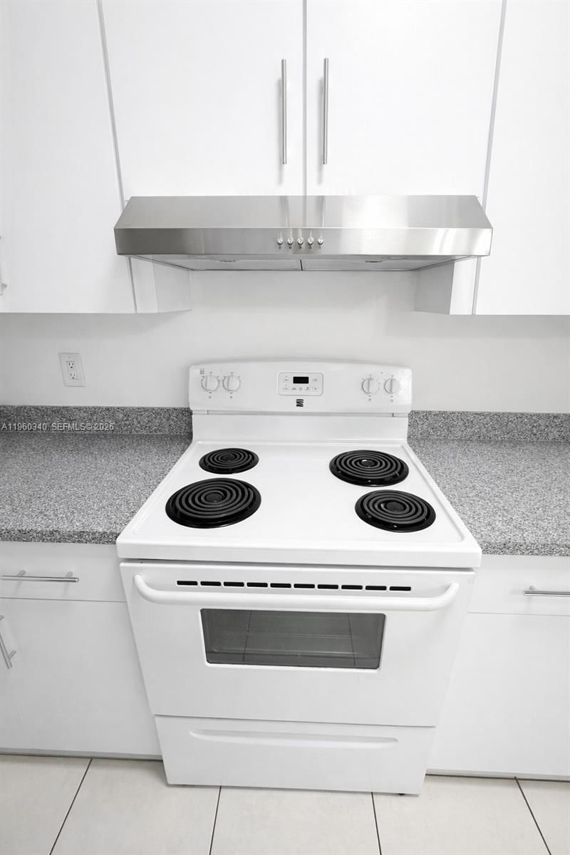 Real estate property located at 2530 67th Pl #12-29, Miami-dade, Lago Grande Two Condo, Hialeah, FL