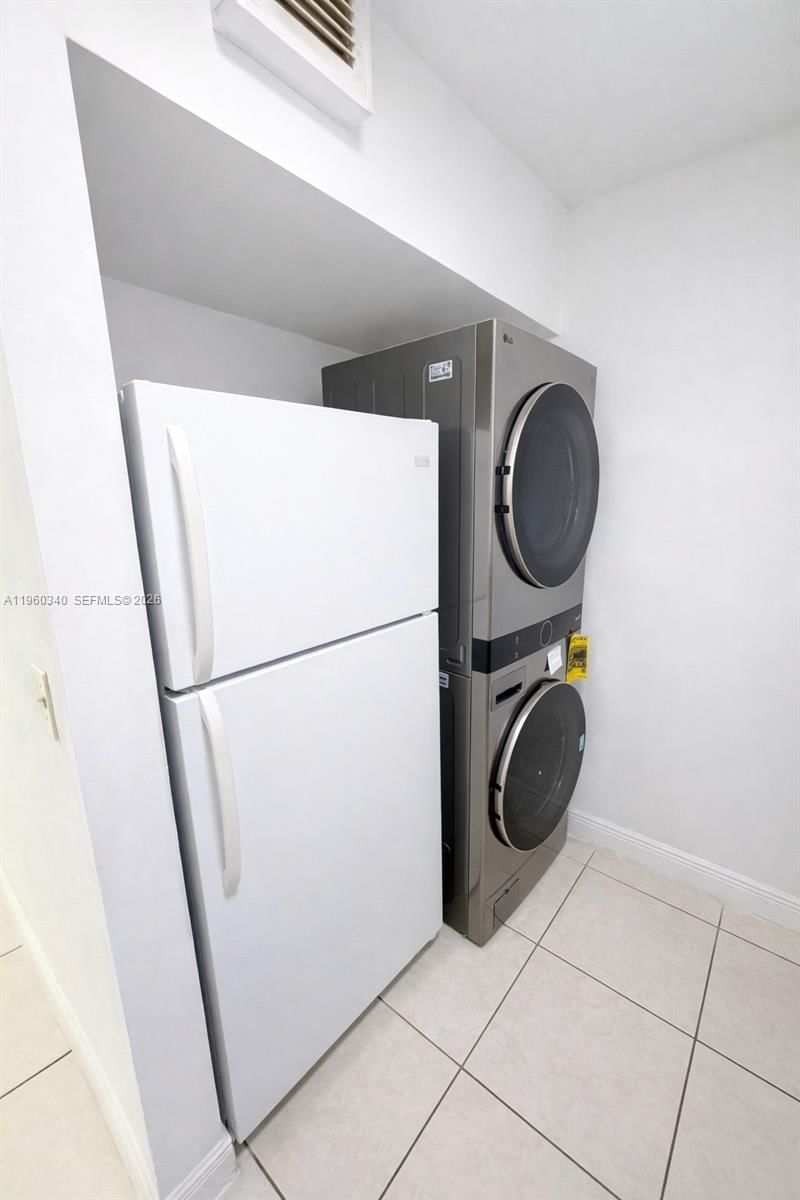 Real estate property located at 2530 67th Pl #12-29, Miami-dade, Lago Grande Two Condo, Hialeah, FL