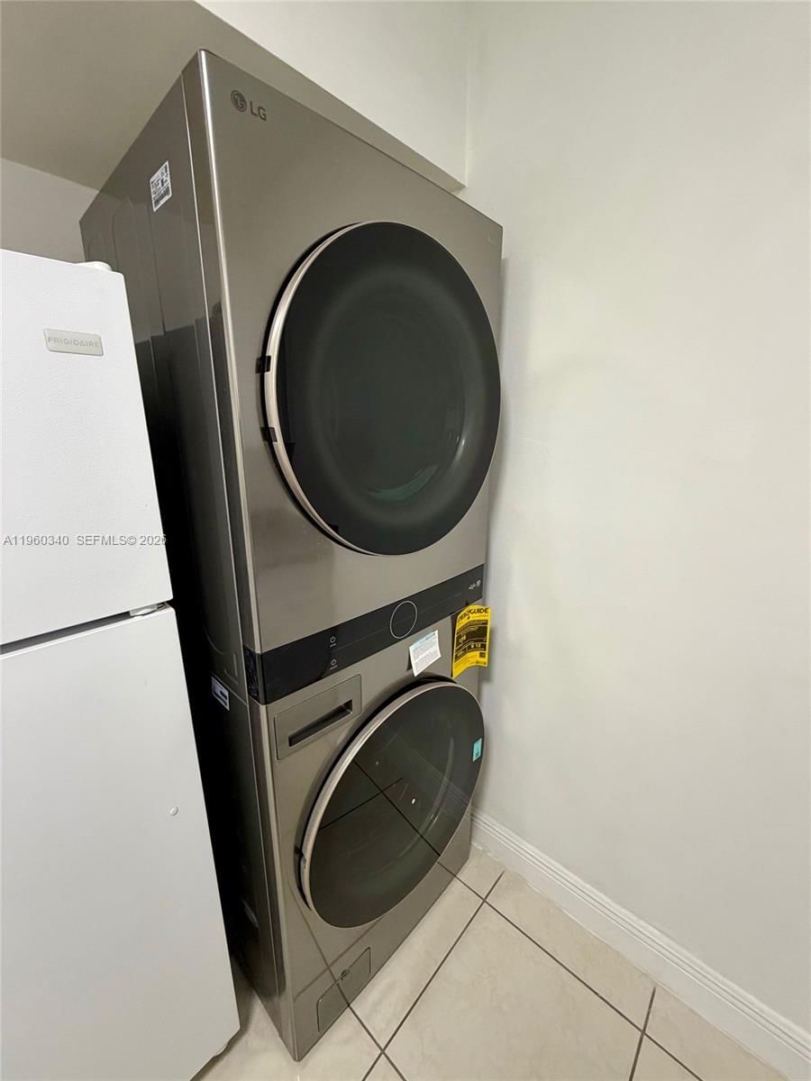 Real estate property located at 2530 67th Pl #12-29, Miami-dade, Lago Grande Two Condo, Hialeah, FL