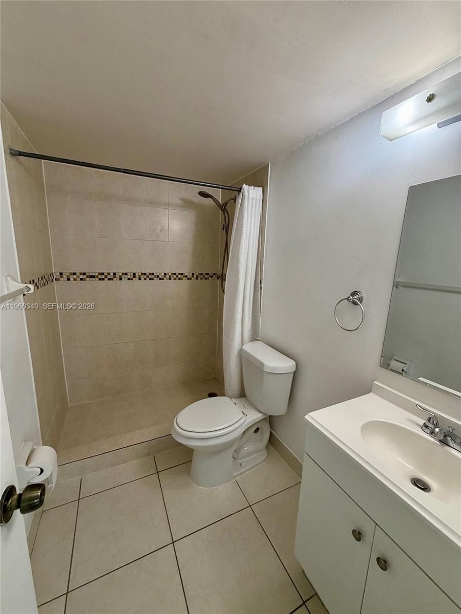 Real estate property located at 2530 67th Pl #12-29, Miami-dade, Lago Grande Two Condo, Hialeah, FL