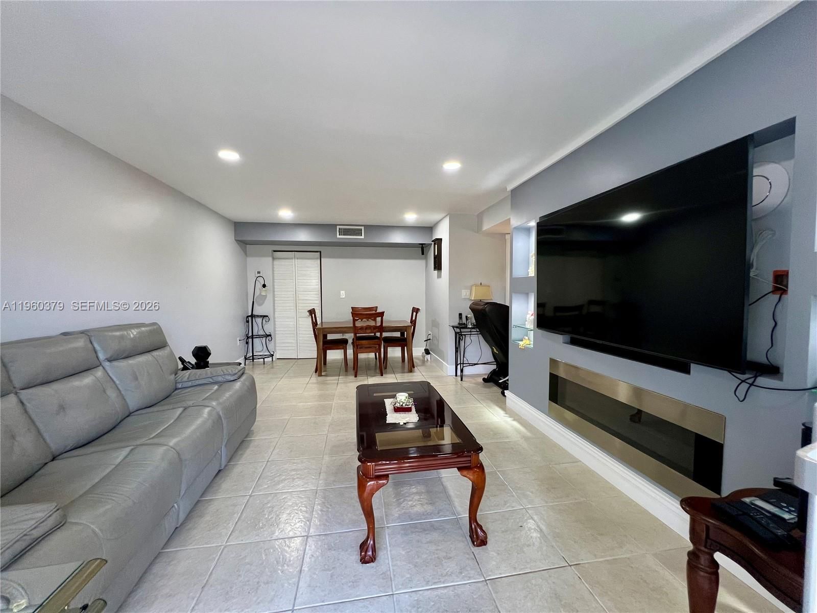Real estate property located at 4255 University Dr #304, Broward, Springcrest Condo, Sunrise, FL