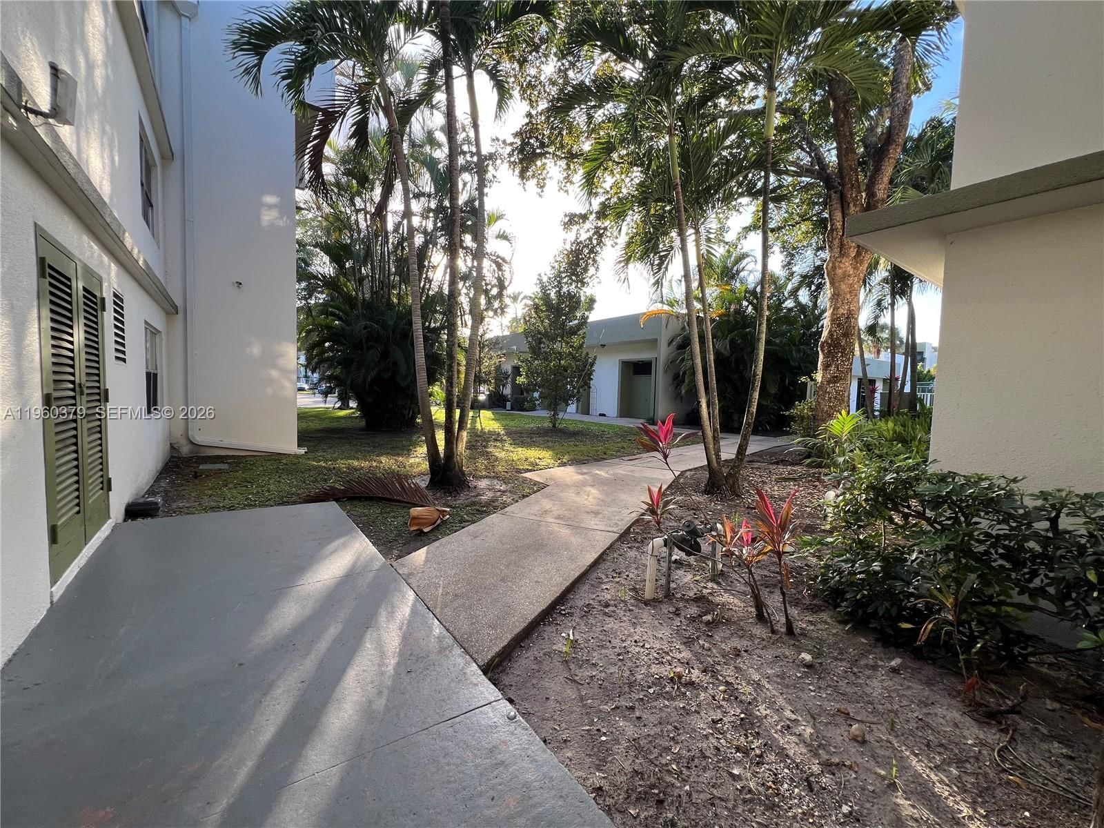 Real estate property located at 4255 University Dr #304, Broward, Springcrest Condo, Sunrise, FL