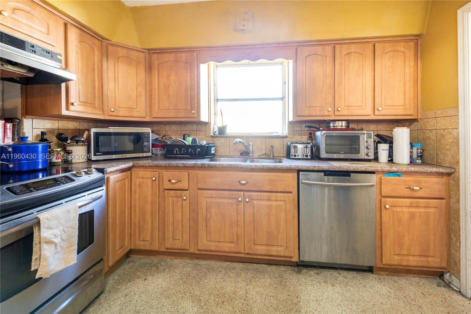 Real estate property located at 600 11th Ave, Broward, Lakeside Estates, Hallandale Beach, FL
