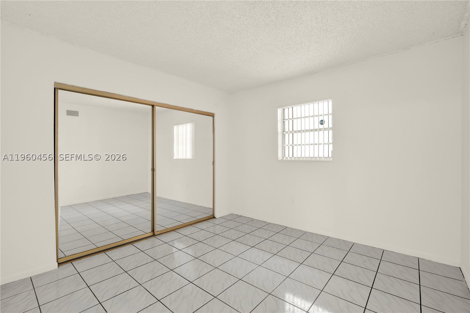 Real estate property located at 1555 44th Pl #305, Miami-dade, St Andrews Court Condo, Hialeah, FL