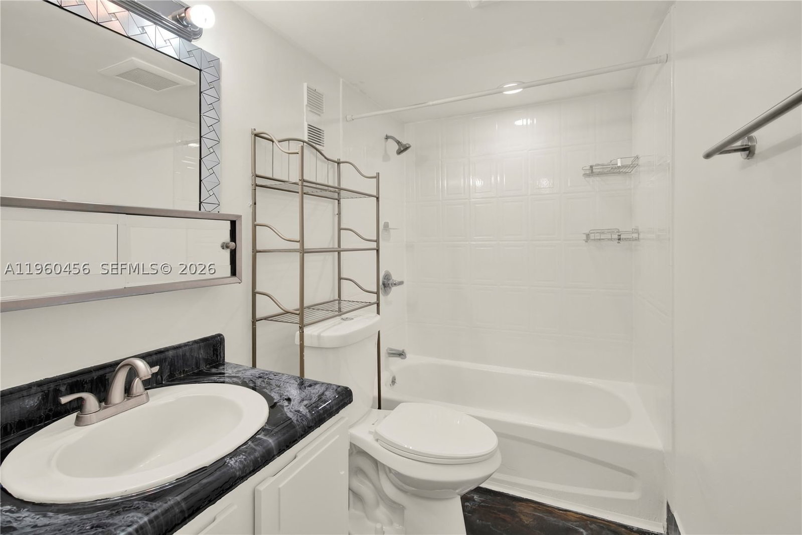 Real estate property located at 1555 44th Pl #305, Miami-dade, St Andrews Court Condo, Hialeah, FL