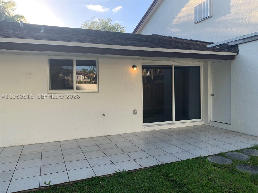 Real estate property located at 6417 135th Ave, Miami-dade, Arborgate Kendall Lk E Co, Miami, FL