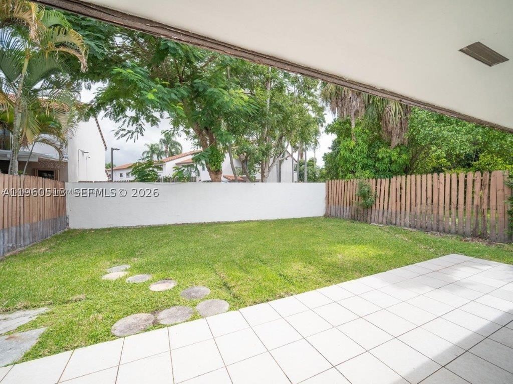 Real estate property located at 6417 135th Ave, Miami-dade, Arborgate Kendall Lk E Co, Miami, FL