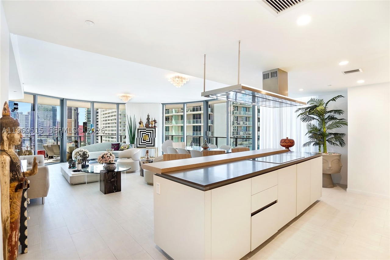 Real estate property located at 1000 Brickell Plz #1902, Miami-dade, Brickell Flatiron Condo, Miami, FL