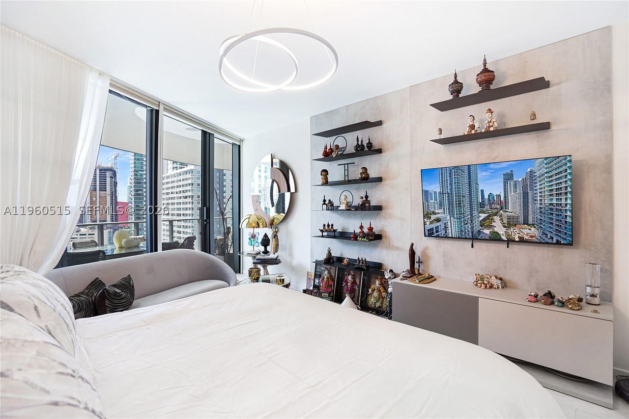 Real estate property located at 1000 Brickell Plz #1902, Miami-dade, Brickell Flatiron Condo, Miami, FL