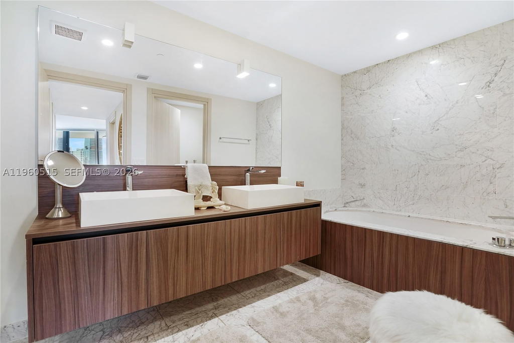 Real estate property located at 1000 Brickell Plz #1902, Miami-dade, Brickell Flatiron Condo, Miami, FL