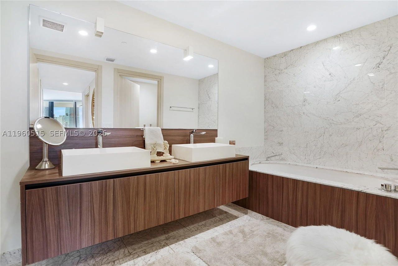 Real estate property located at 1000 Brickell Plz #1902, Miami-dade, Brickell Flatiron Condo, Miami, FL