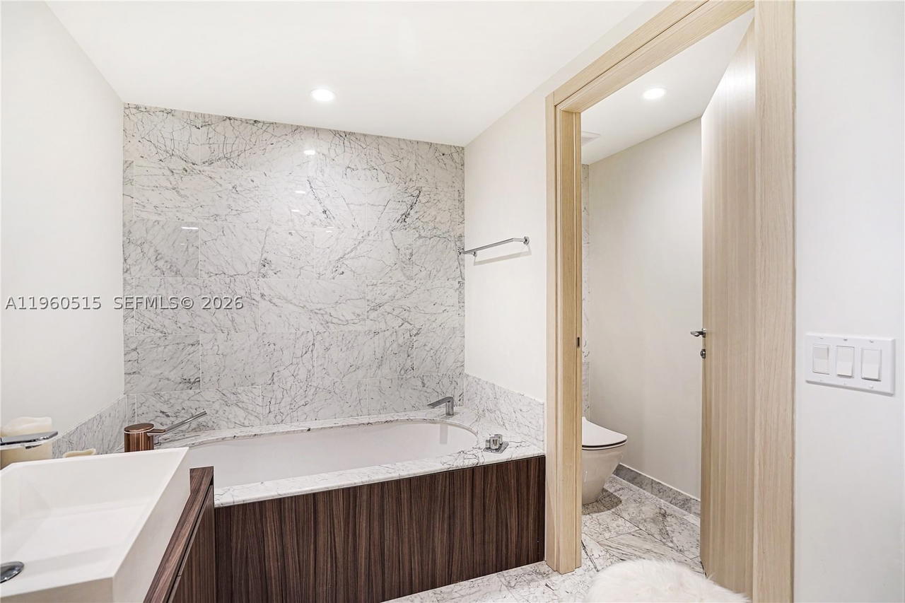 Real estate property located at 1000 Brickell Plz #1902, Miami-dade, Brickell Flatiron Condo, Miami, FL