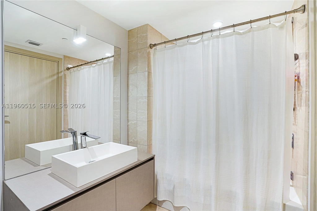 Real estate property located at 1000 Brickell Plz #1902, Miami-dade, Brickell Flatiron Condo, Miami, FL