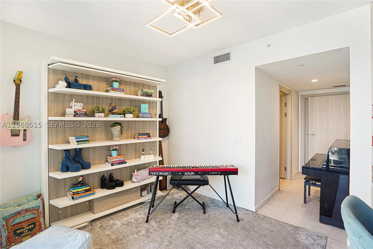 Real estate property located at 1000 Brickell Plz #1902, Miami-dade, Brickell Flatiron Condo, Miami, FL