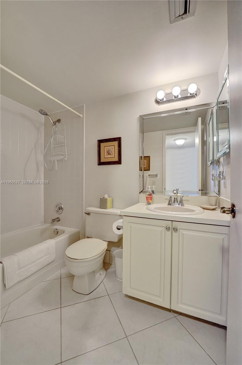 Real estate property located at 2228 Cypress Bend Dr #103, Broward, Cypress Bend Condominium, Pompano Beach, FL