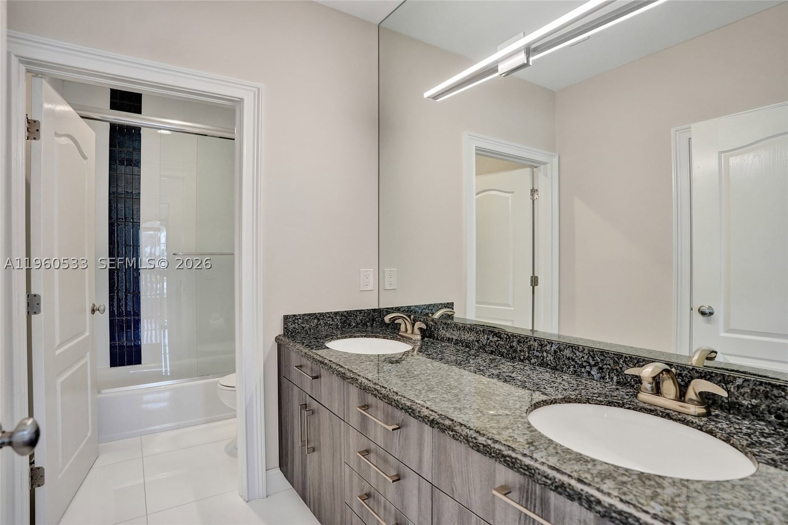 Real estate property located at 2539 Royal Palm Way, Broward, Weston Hills Country Club, Weston, FL