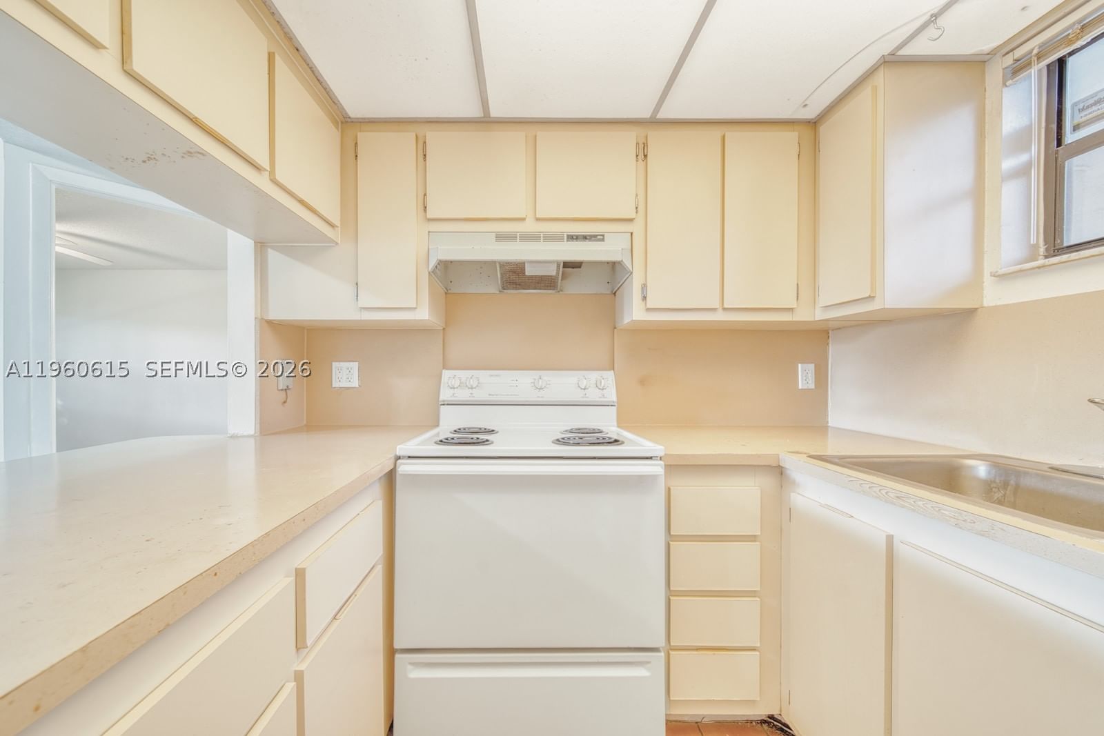Real estate property located at 8290 Lake Dr #236, Miami-dade, Las Vistas At Doral Condo, Doral, FL